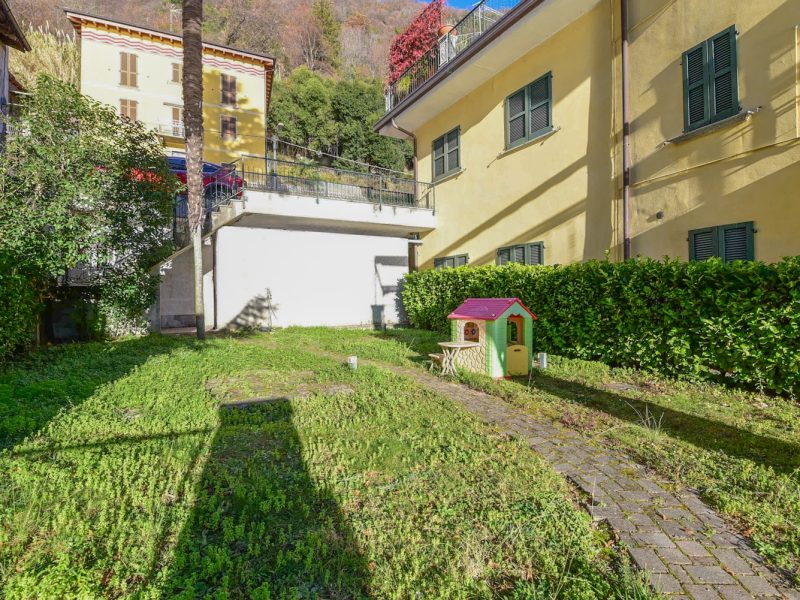 Modern en luxe appartement te koop aan de ‘Goudkust’ van het Comomeer, een dorpje verder dan George Clooney, Argegno